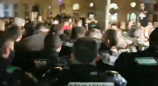 Fransa'da polis ile mülteciler arasında arbede