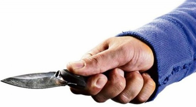 Fransa'da polise bıçaklı saldırı