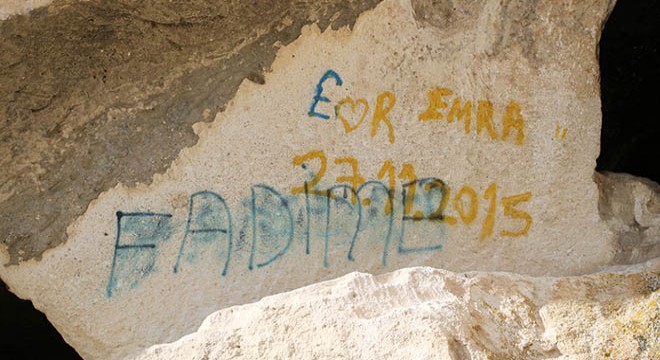 Frig Vadisi'ndeki 'aşk yazıları' temizleniyor