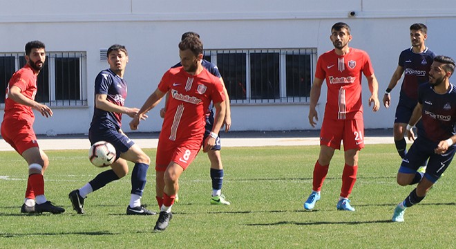 Futbolcular ligden düşmemeyi kutladılar