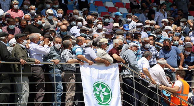 Genel kurulda sosyal mesafe unutuldu