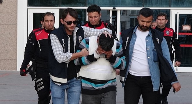 Gittiği evde kocayı öldürüp eşini yaralayan sanık, ifadesini reddetti