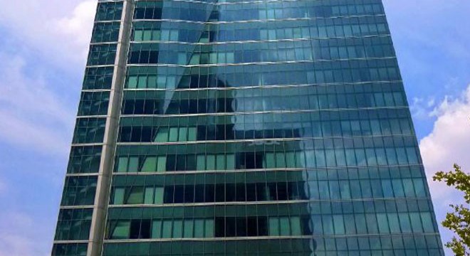 Gökdelende bomba paniği