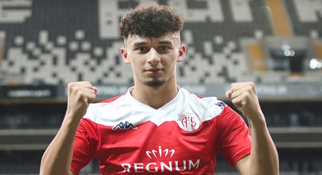 Gökdeniz Bayrakdar'dan tarihi gol