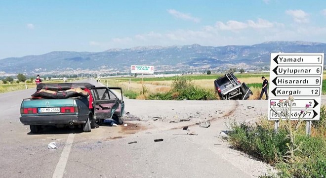Gölhisar'da 'hatalı sollama' kazası: 4 yaralı