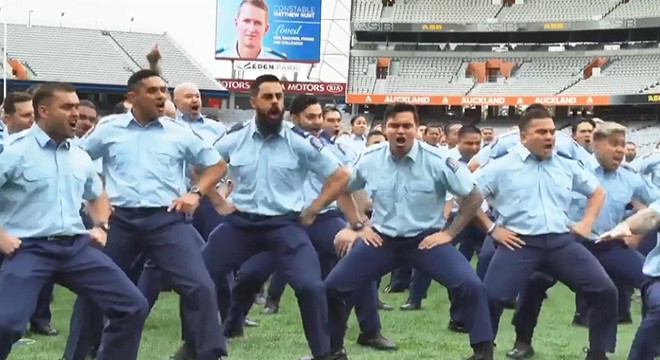Görev sırasında öldürülen polis haka dansıyla uğurlandı