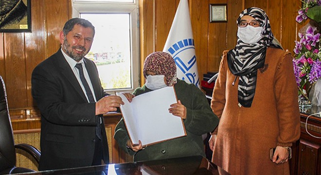 Görme engelli Hatice Can, 67 yaşında hafız oldu