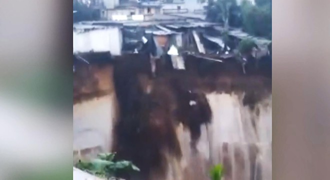 Guatemala’da heyelan; evler toprağa gömüldü
