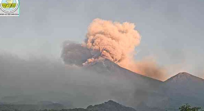 Guatemala'daki Fuego Yanardağı patladı