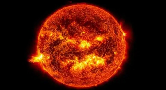 Güneş'te dört büyük patlama: Elektrik kesintileri olabilir