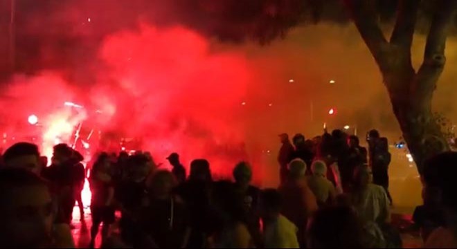 Güney Kıbrıs’ta halk sokağa döküldü