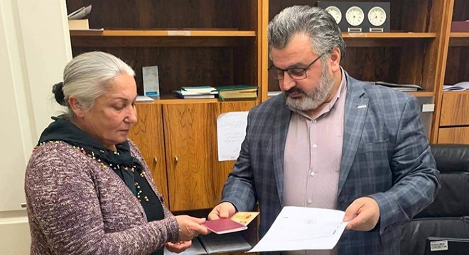Gurbetçi kadının cenazesini yakılmaktan komşusu kurtardı