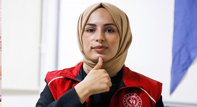 Halasıyla iletişim kuramayınca üzülüp işaret dili uzmanı oldu