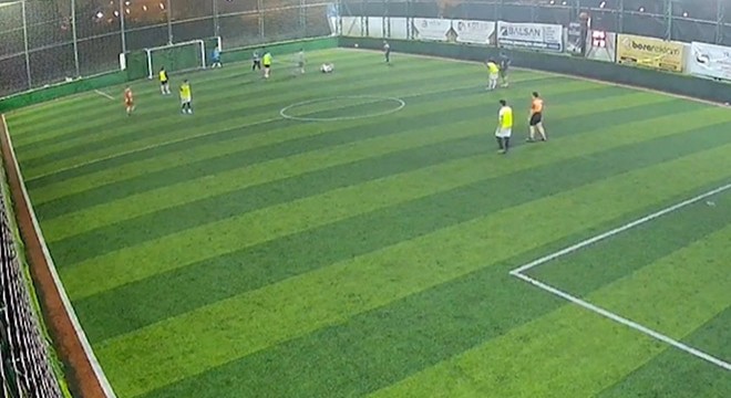 Halı sahada dili boğazına kaçtı