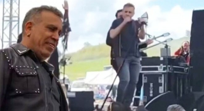 Haluk Levent konser sırasında fenalaştı