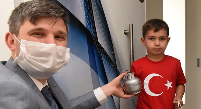 Harçlıklarını Milli Dayanışma Kampanyası'na bağışladı