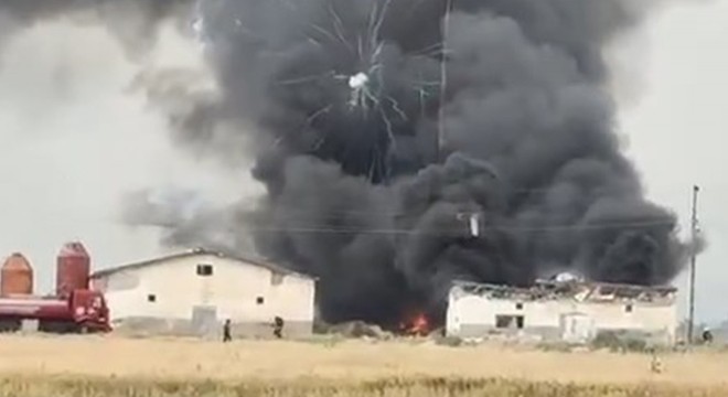 Havai fişek deposunda yangın