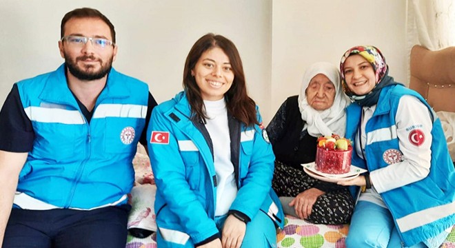 Havana Akay'a 100'üncü yaş günü sürprizi