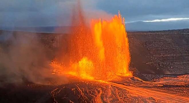 Hawaii'de Kilauea Yanardağı yeniden lav püskürttü