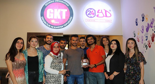 Hayranının mesajıyla ABD'den Antalya'ya geldi