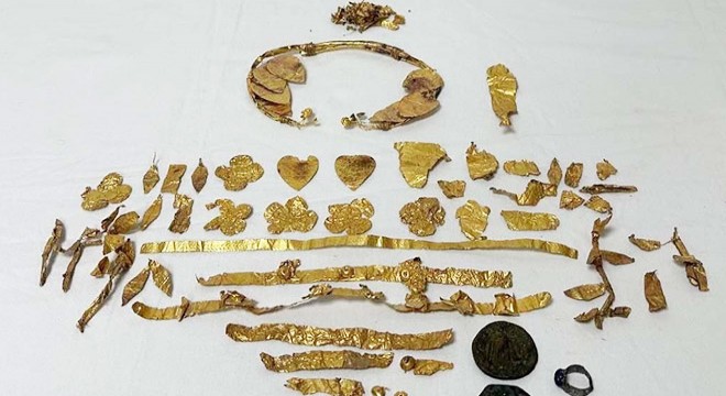 Helenistik döneme ait altın kral tacı ele geçirildi