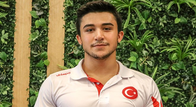 Hem minderde, hem derslerinde şampiyon