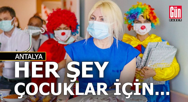 Hemşireler çocuklar için palyaço oldu