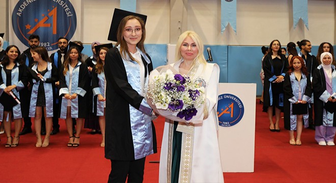 Hemşirelik Fakültesi öğrencileri ant içerek mezun oldu