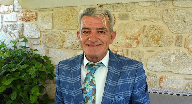 11 dili Antalya'da kendi başına öğrendi