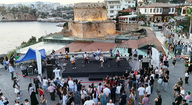 Hıdırlık Kulesi'nin tarihi atmosferinde konser