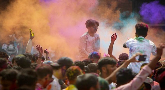 Hindistan'da 'Holi' bahar festivali kutlandı