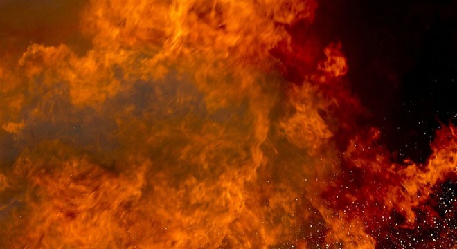 Hindistan'da eğitim merkezinde yangın: 12 ölü