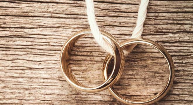 Hindistan'da iş adamı 271 çifti tek törende evlendirdi
