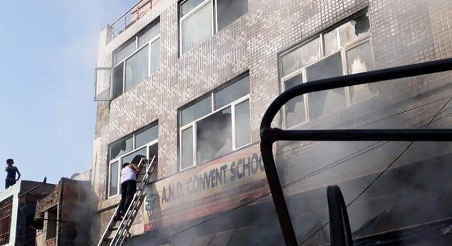 Hindistan'da kursta yangın: Öğretmen ve 2 çocuğu öldü