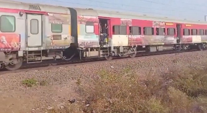 Hindistan’da tren kazası: 12 ölü