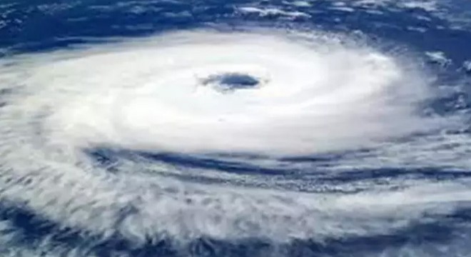 Hindistan'da tropik fırtına alarmı