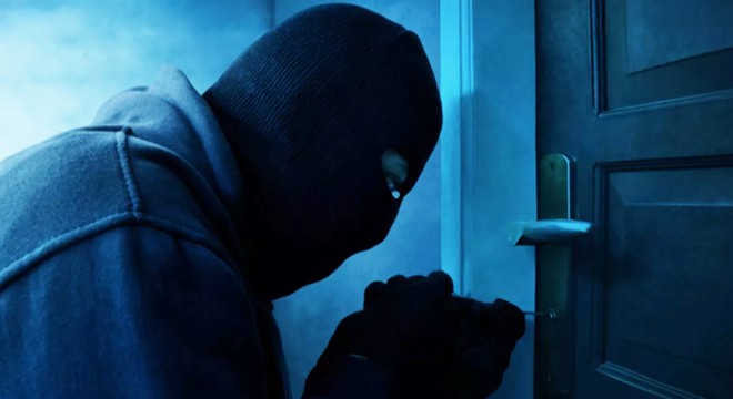 Hırsızlık şüphelileri gürültü yapınca yakalandı