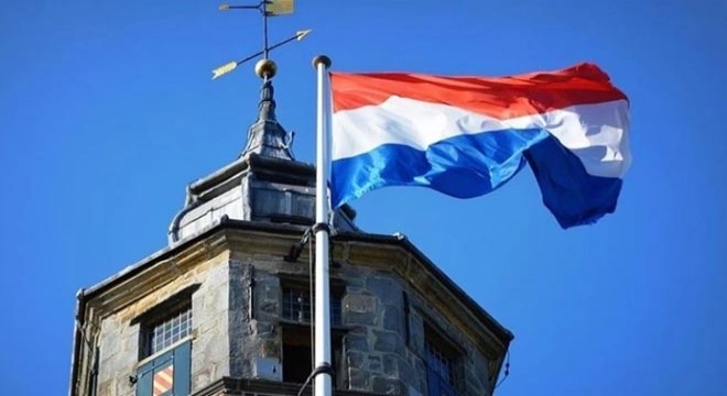 Hollanda'da hükümet düştü