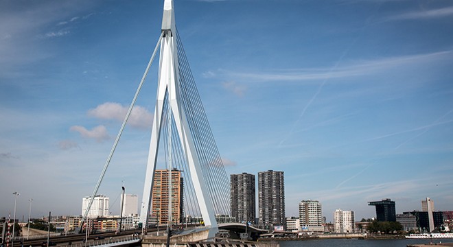 Hollanda'da iki tramvay çarpıştı: 15 yaralı