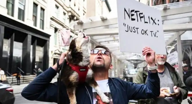 Hollywood'da grev: Netflix önünde bir araya geldiler