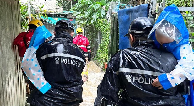 Hong Kong'da 140 yılın en şiddetli yağışı kaydedildi