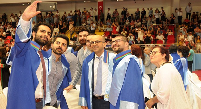 Hukuk Fakültesi'nde mezuniyet töreni