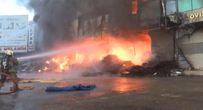İSTOÇ'ta yangın: Alevler çok sayıda iş yerine sıçradı
