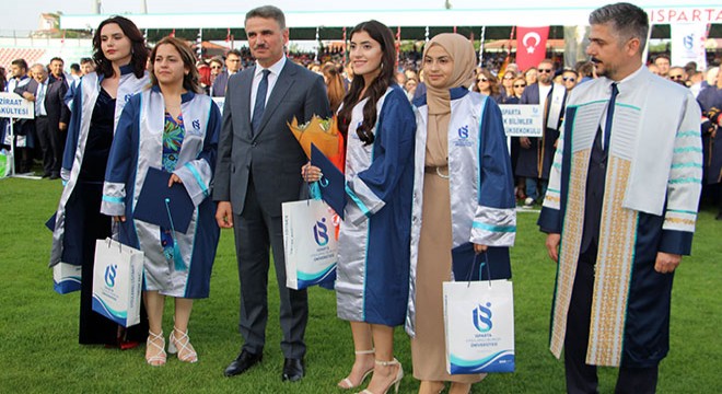 ISUBÜ'de mezuniyet coşkusu