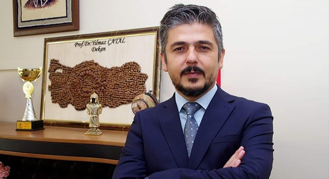 ISUBÜ'nün rektörü Yılmaz Çatal