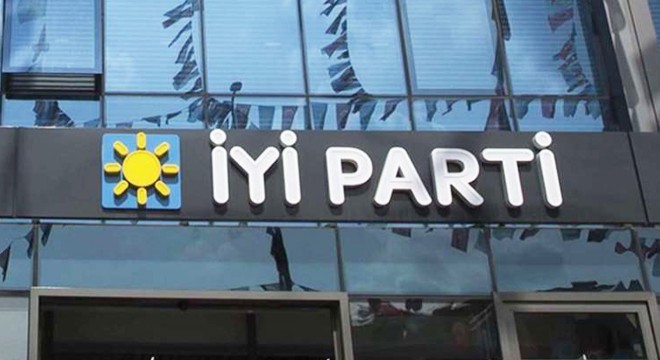 İYİ Parti'de il başkanı ve 50 üye istifa etti