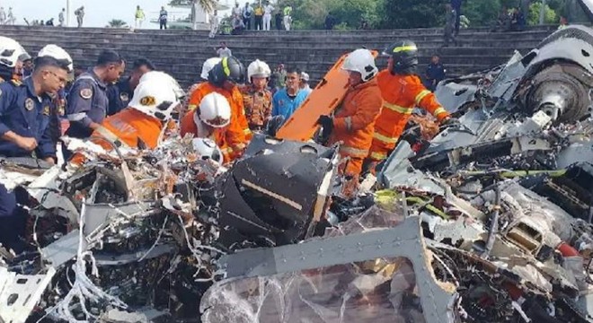 İki helikopter havada çarpıştı: 10 ölü