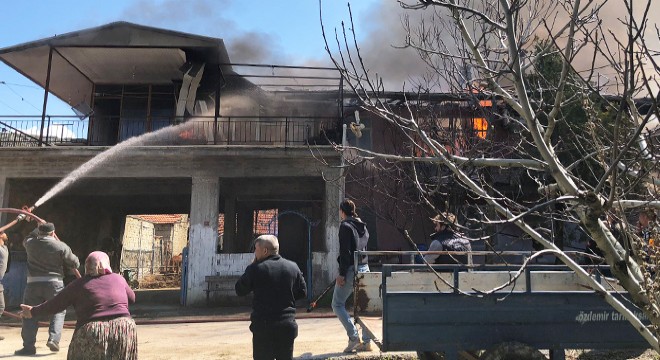 İki katlı ev yandı