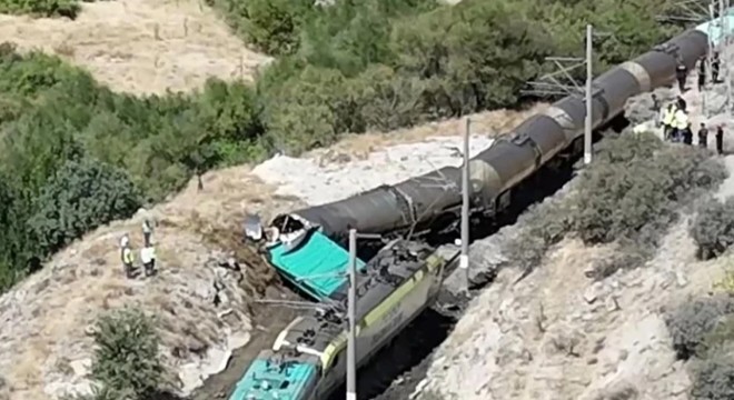 İki tren çarpıştı: Bir yaralı