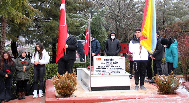 İlk kadın şehit pilotu Ayfer Gök, mezarı başında anıldı